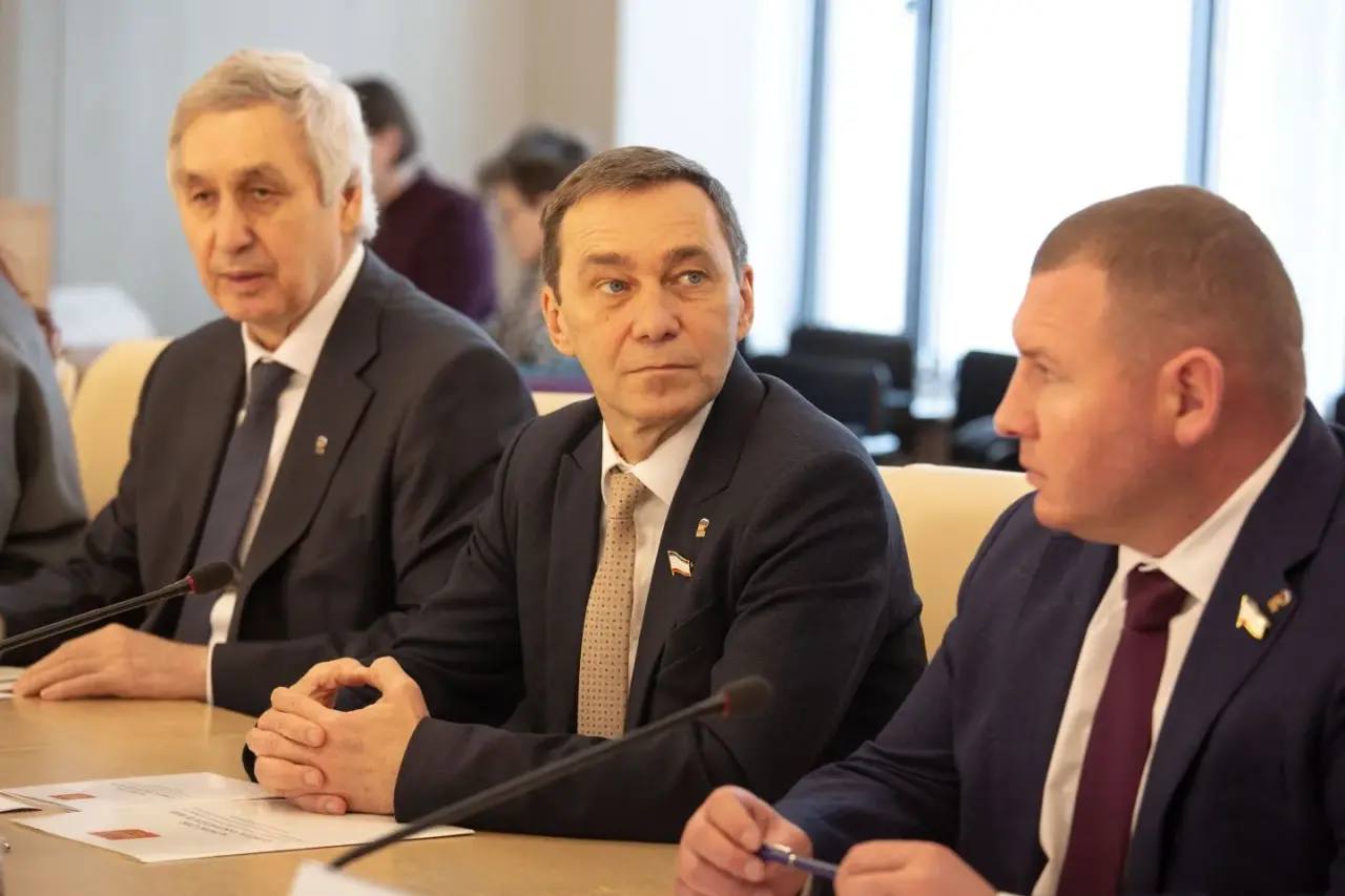 В крымском парламенте состоялось заседание Комиссии Совета законодателей по вопросам интеграции новых субъектов РФ вправовую систему Российской Федерации В крымском парламенте состоялось заседание Комиссии Совета законодателей по вопросам интеграции новых субъектов РФ вправовую систему Российской Федерации