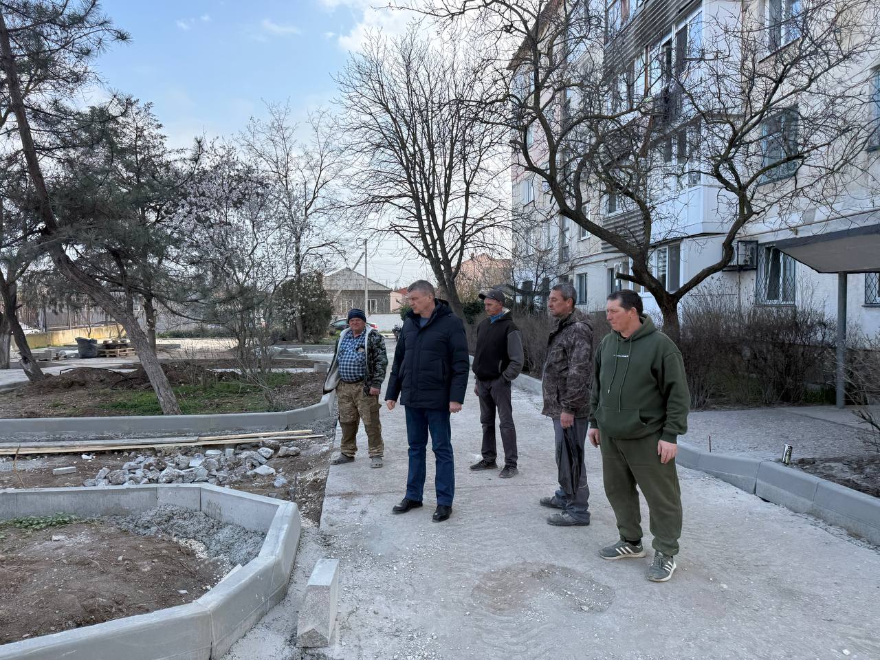 Александр Юрьев: Во время обхода города проверил качество грейдирования улиц и благоустройства дворов Александр Юрьев: Во время обхода города проверил качество грейдирования улиц и благоустройства дворов