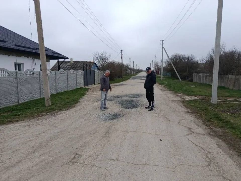 Антон Кравец: С начала года на автомобильных дорогах местного значения проведен ямочный ремонт общей площадью 5683 м2 в с. Митрофановка, с. Плодовое, с. Акимовка, с. Лужки, с. Червоное, с. Емельяновка Антон Кравец: С начала года на автомобильных дорогах местного значения проведен ямочный ремонт общей площадью 5683 м2 в с. Митрофановка, с. Плодовое, с. Акимовка, с. Лужки, с. Червоное, с. Емельяновка
