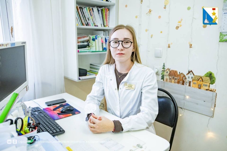 В детской поликлинике на проспекте Генерала Острякова работает молодой педиатр В детской поликлинике на проспекте Генерала Острякова работает молодой педиатр