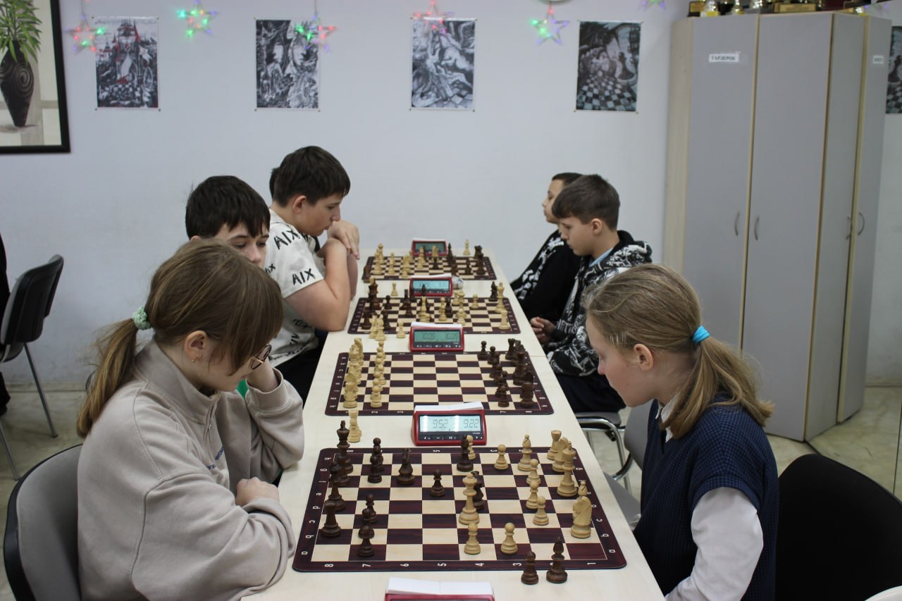 В Крыму определены победители регионального этапа Всероссийских школьных соревнований по шахматам В Крыму определены победители регионального этапа Всероссийских школьных соревнований по шахматам