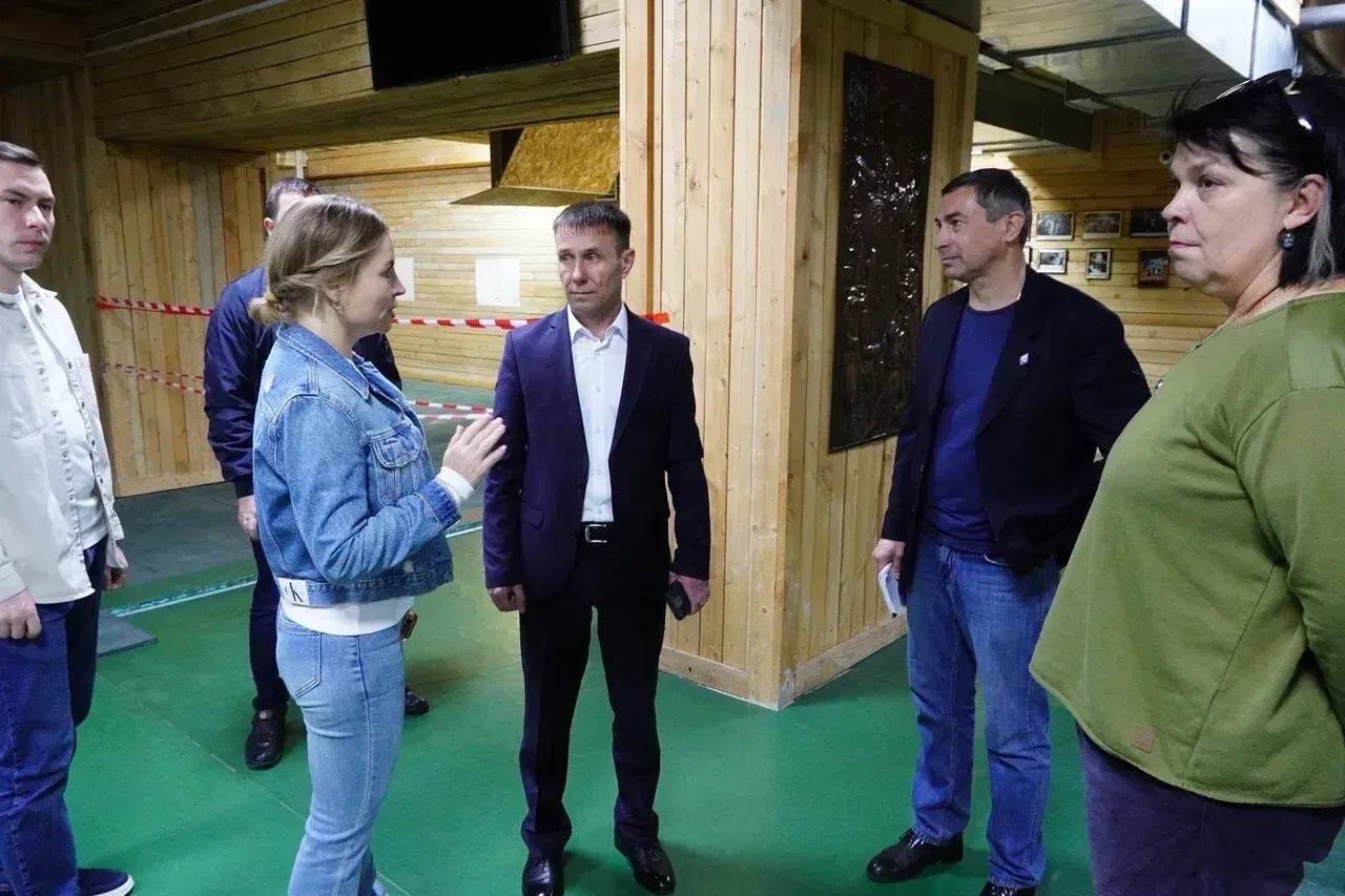 Юрий Нимченко: В ходе рабочей поездки в Республику Крым вместе с Министром спорта Республики Крым Ольгой Александровной Торубаровой посетил СШОР по стрельбе им. В.С. Клименко