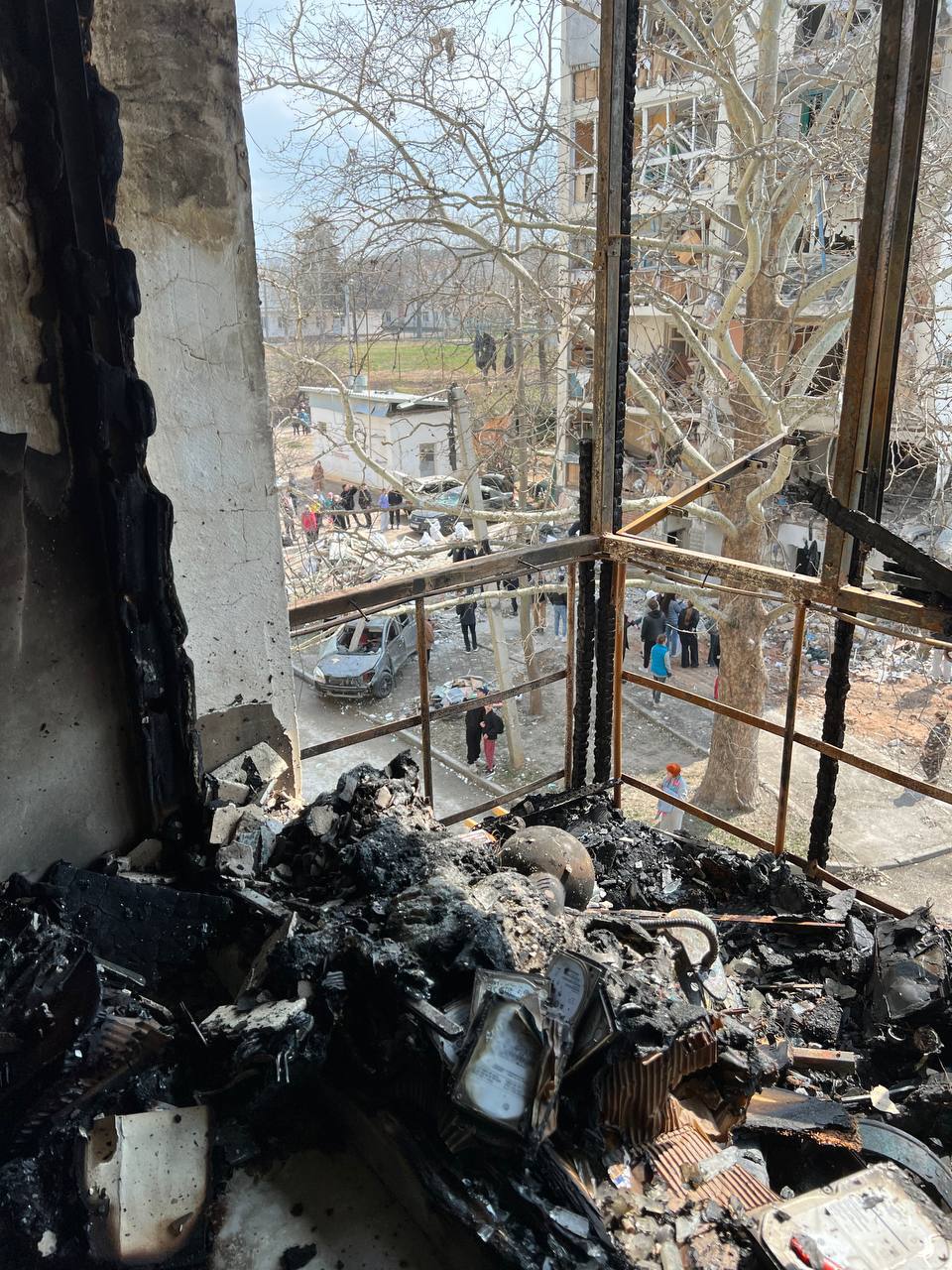 Валерия Петрусевич: Волонтёры добра семья Гусаровых участвуют в ликвидации последствий пожара многоквартирного дома в Севастополе Валерия Петрусевич: Волонтёры добра семья Гусаровых участвуют в ликвидации последствий пожара многоквартирного дома в Севастополе