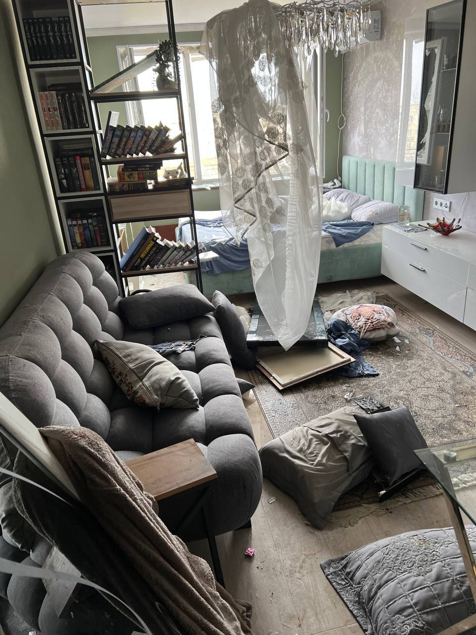 Валерия Петрусевич: Волонтёры добра семья Гусаровых участвуют в ликвидации последствий пожара многоквартирного дома в Севастополе Валерия Петрусевич: Волонтёры добра семья Гусаровых участвуют в ликвидации последствий пожара многоквартирного дома в Севастополе