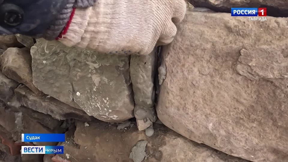 На территории Судакского музея-заповедника начались реставрационные работы по восстановлению западных Кирилловских казарм