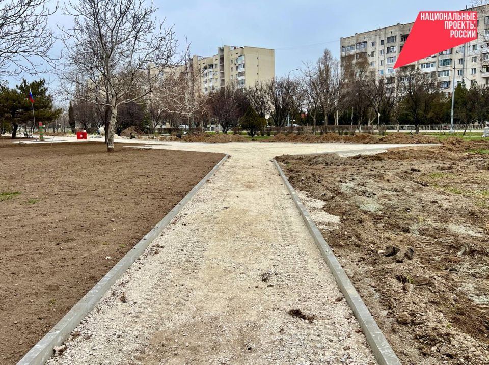 Василий Телиженко: В Армянске продолжаются работы по благоустройству сквера Строителей Василий Телиженко: В Армянске продолжаются работы по благоустройству сквера Строителей