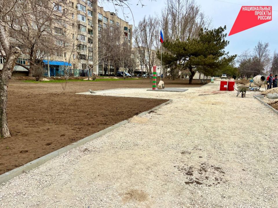 Василий Телиженко: В Армянске продолжаются работы по благоустройству сквера Строителей Василий Телиженко: В Армянске продолжаются работы по благоустройству сквера Строителей