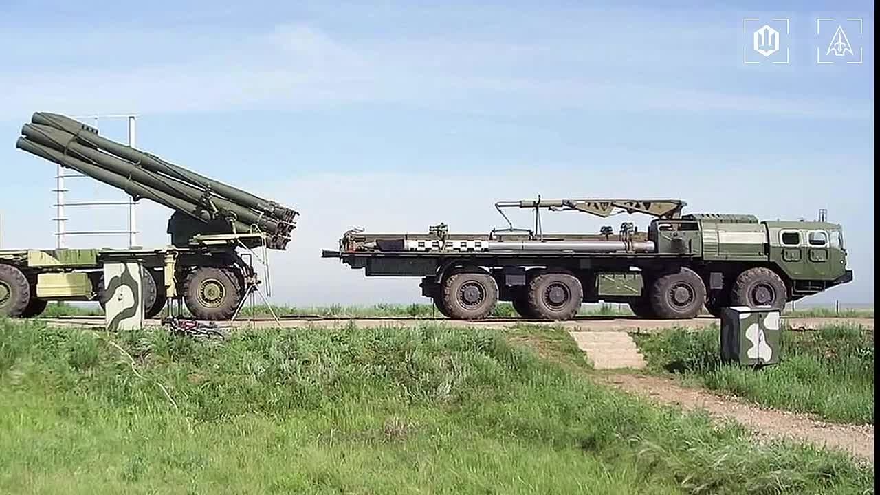 Уничтожение пусковых установок и ТЗМ из состава 300-мм РСЗО "Торнадо-С" ("Смерч") в Крыму украинскими управляемыми дронами-камикадзе