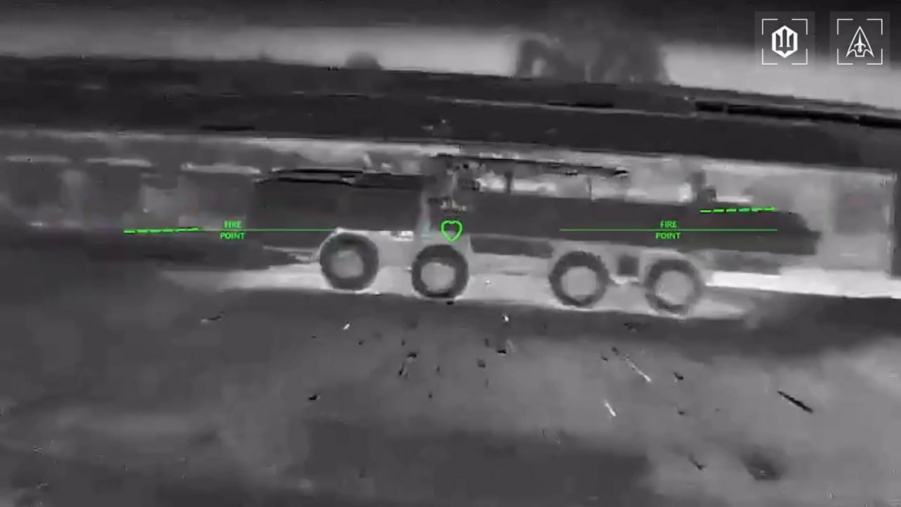 Уничтожение пусковых установок и ТЗМ из состава 300-мм РСЗО "Торнадо-С" ("Смерч") в Крыму украинскими управляемыми дронами-камикадзе Уничтожение пусковых установок и ТЗМ из состава 300-мм РСЗО "Торнадо-С" ("Смерч") в Крыму украинскими управляемыми дронами-камикадзе