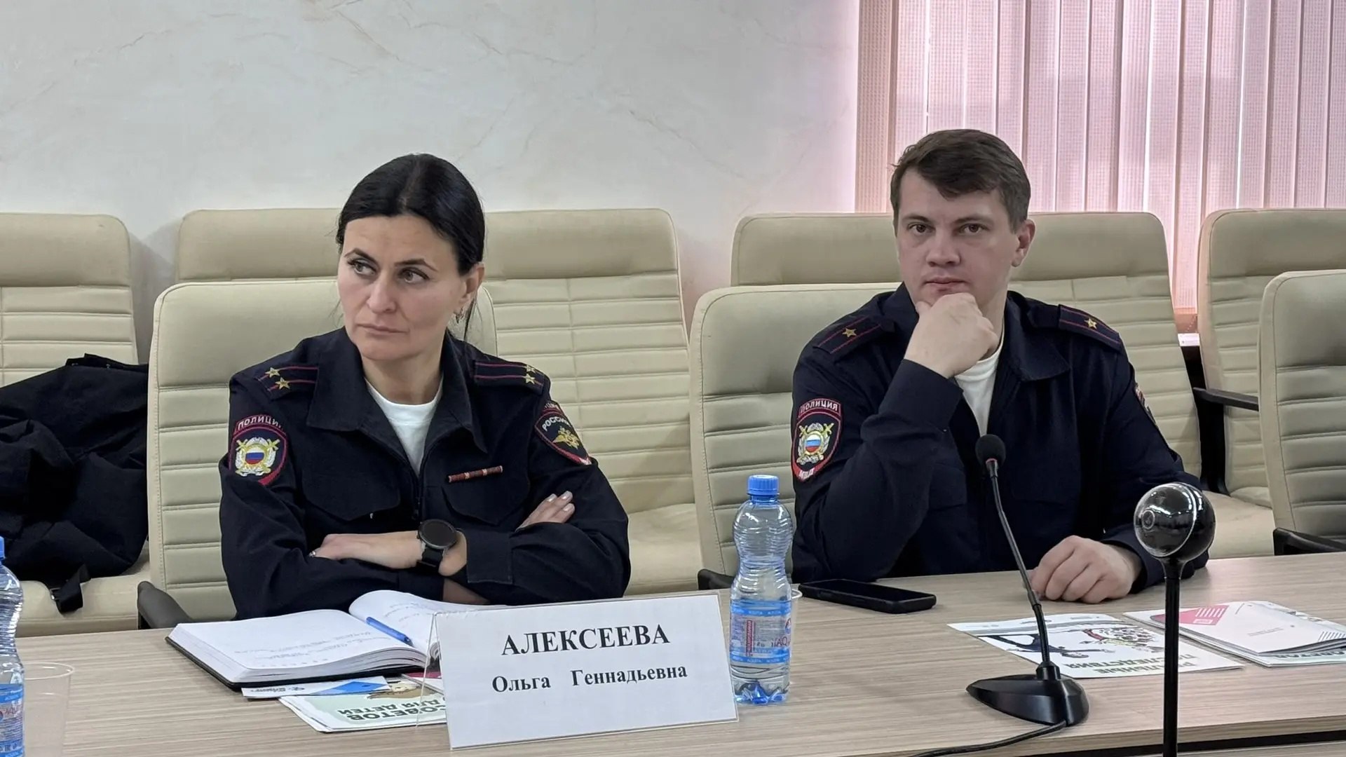 Сотрудники МВД по Республике Крым приняли участие в заседании круглого стола Сотрудники МВД по Республике Крым приняли участие в заседании круглого стола