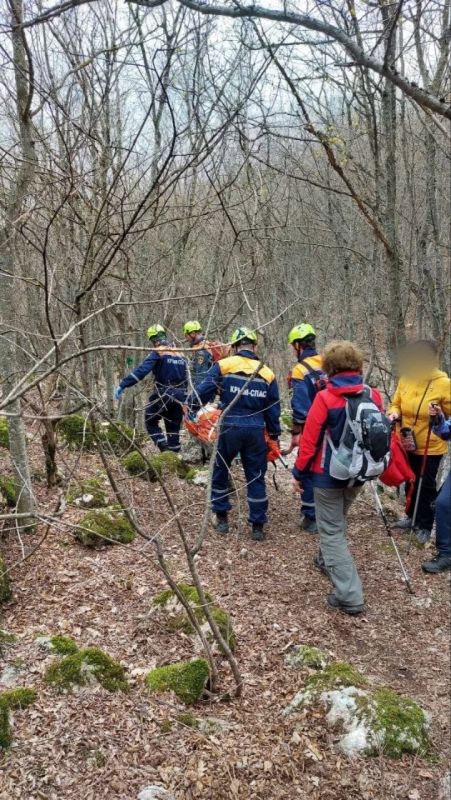 Оказание помощи туристке на Долгоруковской яйле