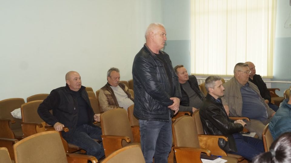 Сегодня глава администрации Советского района Александр Харламов провел аппаратное совещание по социально значимым вопросам района с руководителями структурных подразделений администрации, организаций и служб Советского... Сегодня глава администрации Советского района Александр Харламов провел аппаратное совещание по социально значимым вопросам района с руководителями структурных подразделений администрации, организаций и служб Советского...