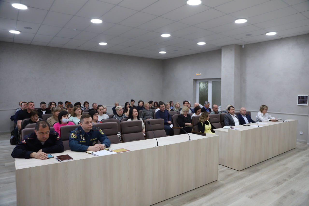 Анжелика Ястребова: Заместитель директора МКУ «ЕДДС муниципального образования Бахчисарайский район» Тамара Лактионова сообщила о текущей оперативной обстановке на территории района Анжелика Ястребова: Заместитель директора МКУ «ЕДДС муниципального образования Бахчисарайский район» Тамара Лактионова сообщила о текущей оперативной обстановке на территории района