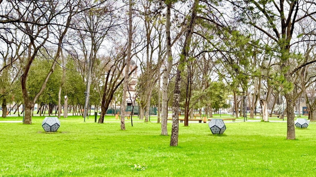 Сегодня Всемирный день прогулки по парку! Отмечаем его прогулкой в парке Шевченко — месте, где здорово гулять в любую погоду Сегодня Всемирный день прогулки по парку! Отмечаем его прогулкой в парке Шевченко — месте, где здорово гулять в любую погоду