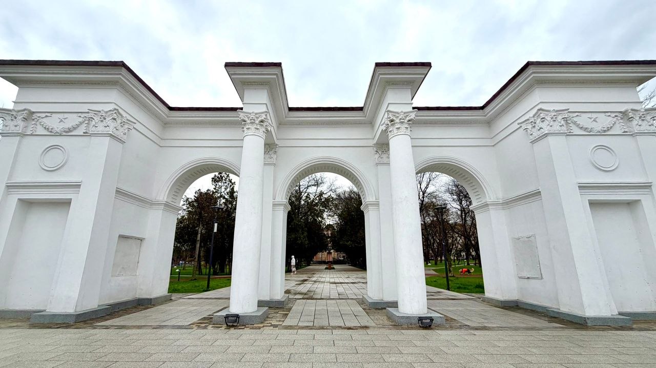 Сегодня Всемирный день прогулки по парку! Отмечаем его прогулкой в парке Шевченко — месте, где здорово гулять в любую погоду Сегодня Всемирный день прогулки по парку! Отмечаем его прогулкой в парке Шевченко — месте, где здорово гулять в любую погоду