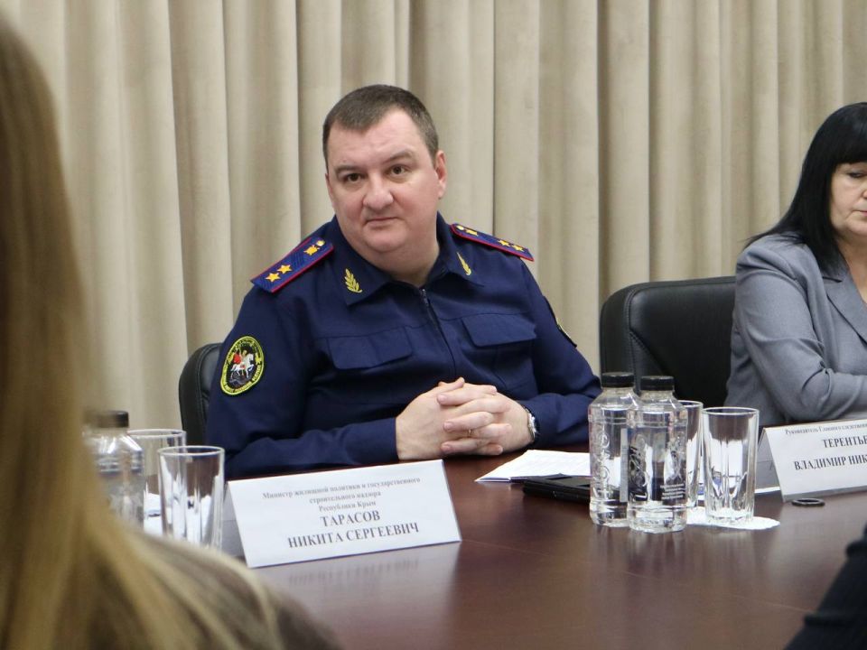 Владимир Терентьев провел личный прием детей-сирот полуострова Владимир Терентьев провел личный прием детей-сирот полуострова