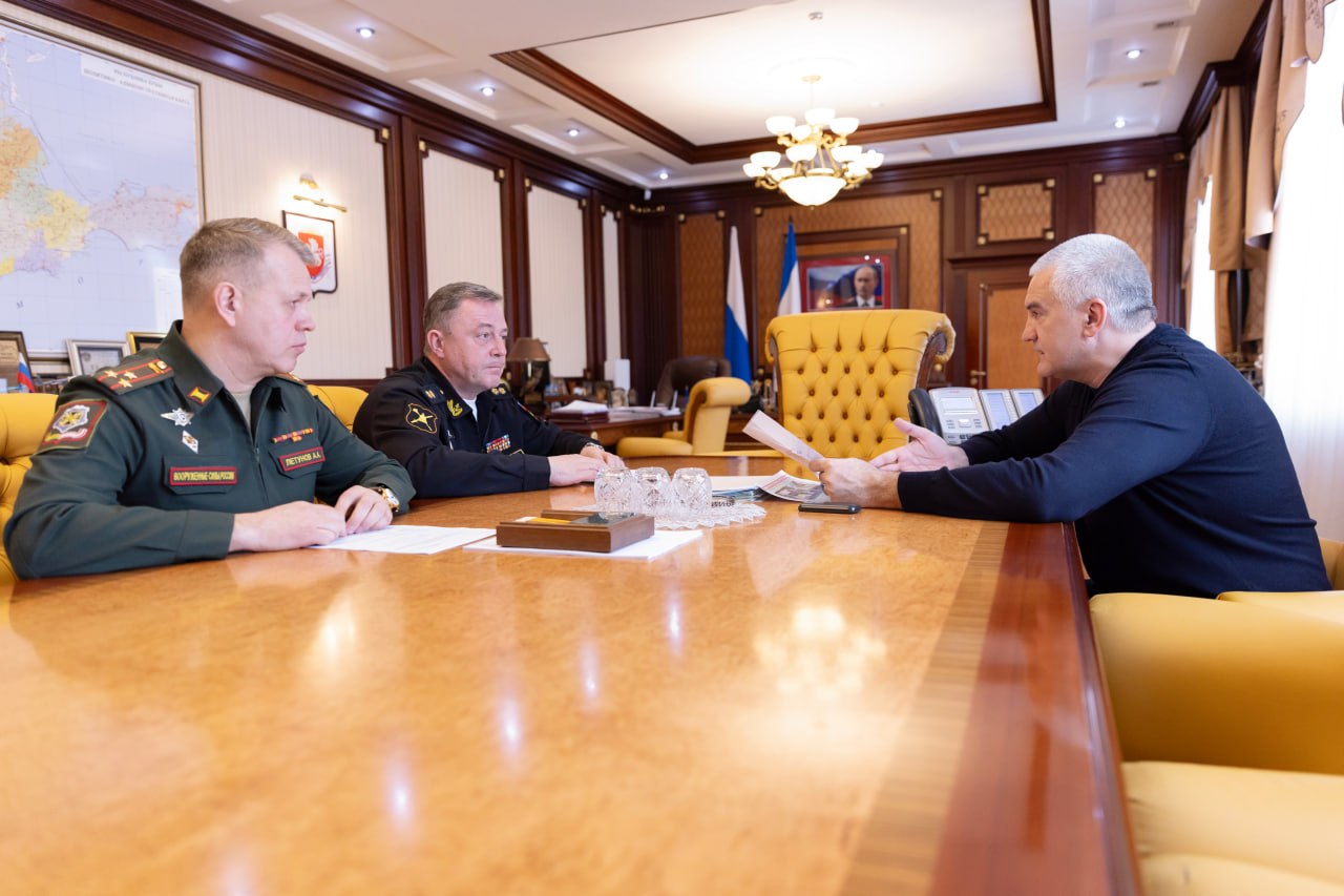 Сергей Аксёнов: За сухой формулировкой «подготовка граждан к военной службе» на самом деле стоит большая работа Сергей Аксёнов: За сухой формулировкой «подготовка граждан к военной службе» на самом деле стоит большая работа