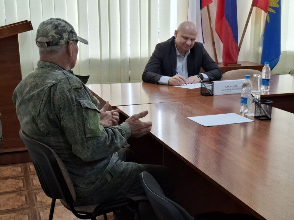 Глава администрации Советского района Александр Харламов провел еженедельный прием граждан Глава администрации Советского района Александр Харламов провел еженедельный прием граждан
