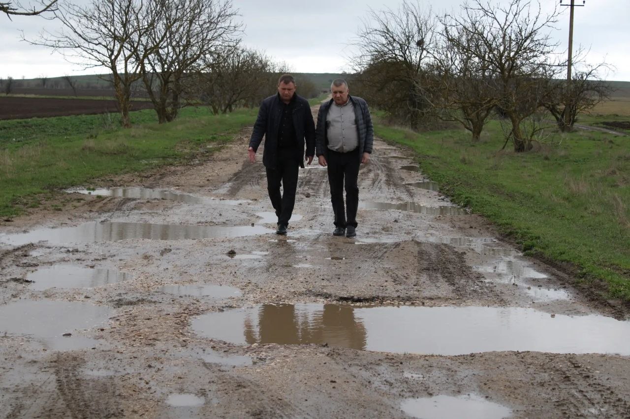 Игорь Крутьков: Совместно с начальником Ленинского филиала ДРСУ Владимиром Гришиным был проведён выездной осмотр дороги, ведущей в Насыр Игорь Крутьков: Совместно с начальником Ленинского филиала ДРСУ Владимиром Гришиным был проведён выездной осмотр дороги, ведущей в Насыр