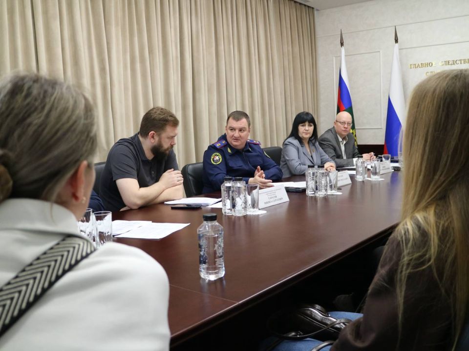 Владимир Терентьев провел личный прием детей-сирот полуострова Владимир Терентьев провел личный прием детей-сирот полуострова