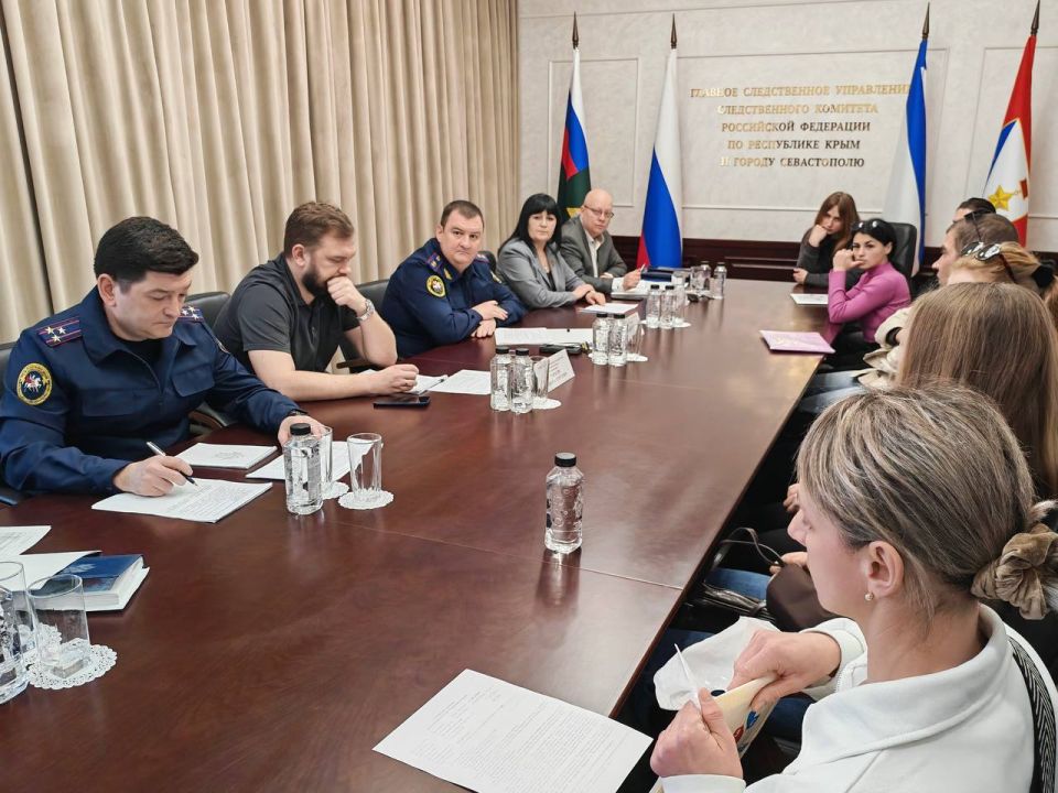 Владимир Терентьев провел личный прием детей-сирот полуострова Владимир Терентьев провел личный прием детей-сирот полуострова