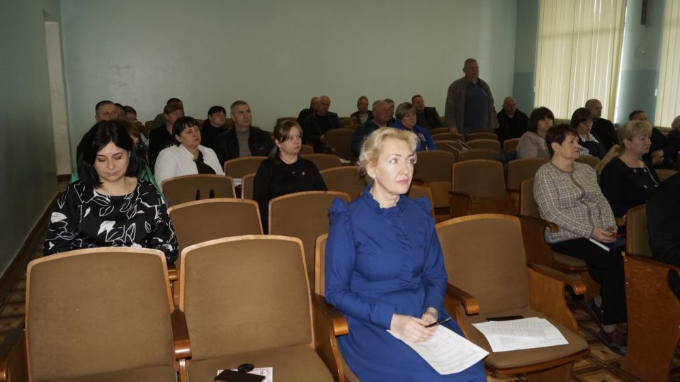Сегодня глава администрации Советского района Александр Харламов провел аппаратное совещание по социально значимым вопросам района с руководителями структурных подразделений администрации, организаций и служб Советского... Сегодня глава администрации Советского района Александр Харламов провел аппаратное совещание по социально значимым вопросам района с руководителями структурных подразделений администрации, организаций и служб Советского...