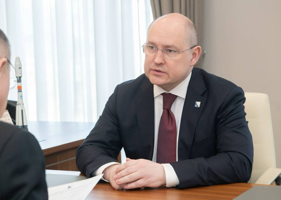Вопросы социально-экономического развития Севастополя обсудили Глава Минстроя России Ирек Файзуллин и Губернатор Севастополя Михаил Развожаев Вопросы социально-экономического развития Севастополя обсудили Глава Минстроя России Ирек Файзуллин и Губернатор Севастополя Михаил Развожаев
