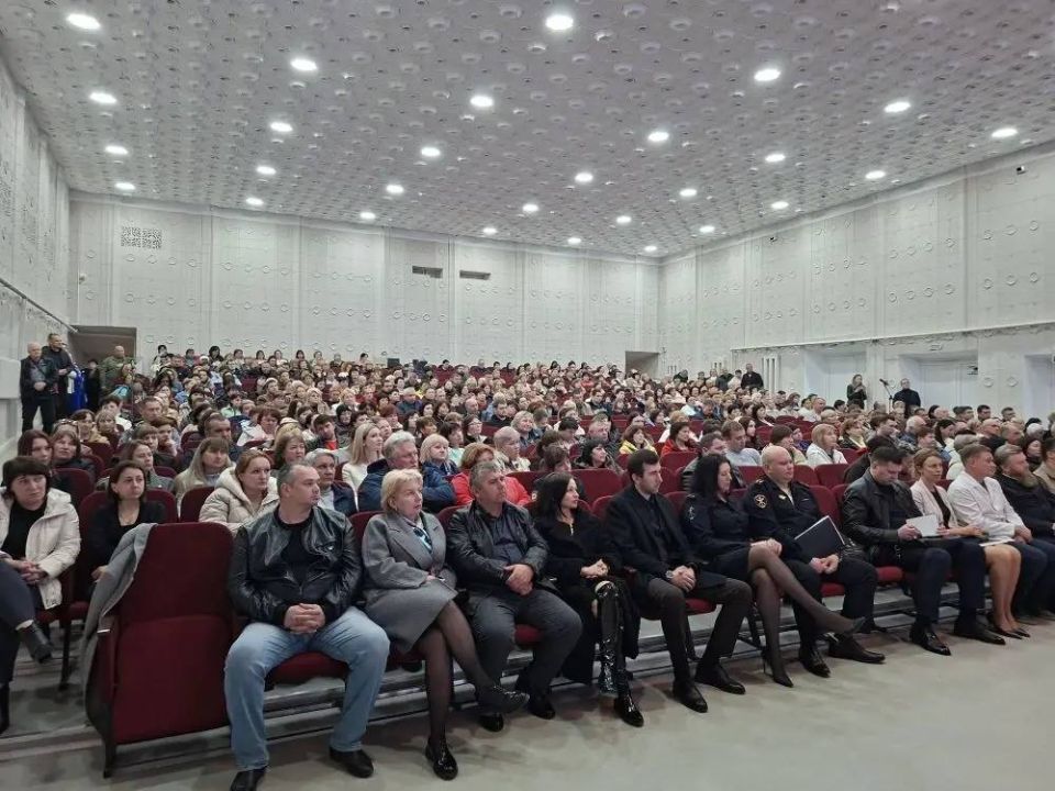 Антон Кравец: Совместно с руководителями предприятий и организаций района, депутатским корпусом, активистами, волонтерами провели рабочую встречу с депутатом Государственной Думы Российской Федерации Леонидом Ивановичем... Антон Кравец: Совместно с руководителями предприятий и организаций района, депутатским корпусом, активистами, волонтерами провели рабочую встречу с депутатом Государственной Думы Российской Федерации Леонидом Ивановичем...
