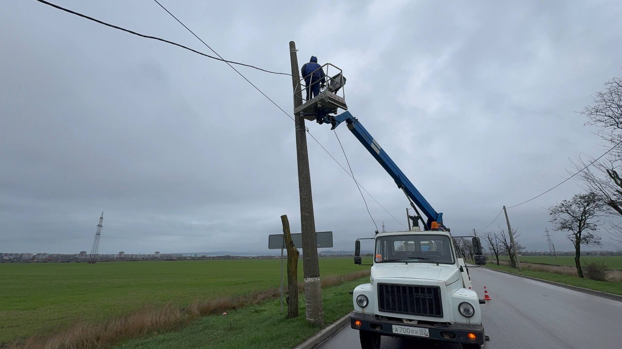 В Керчи восстановили освещение вдоль дороги в Аджимушкае, где проблема долгое время оставалась нерешённой, сообщил глава горадминистрации Олег Каторгин: