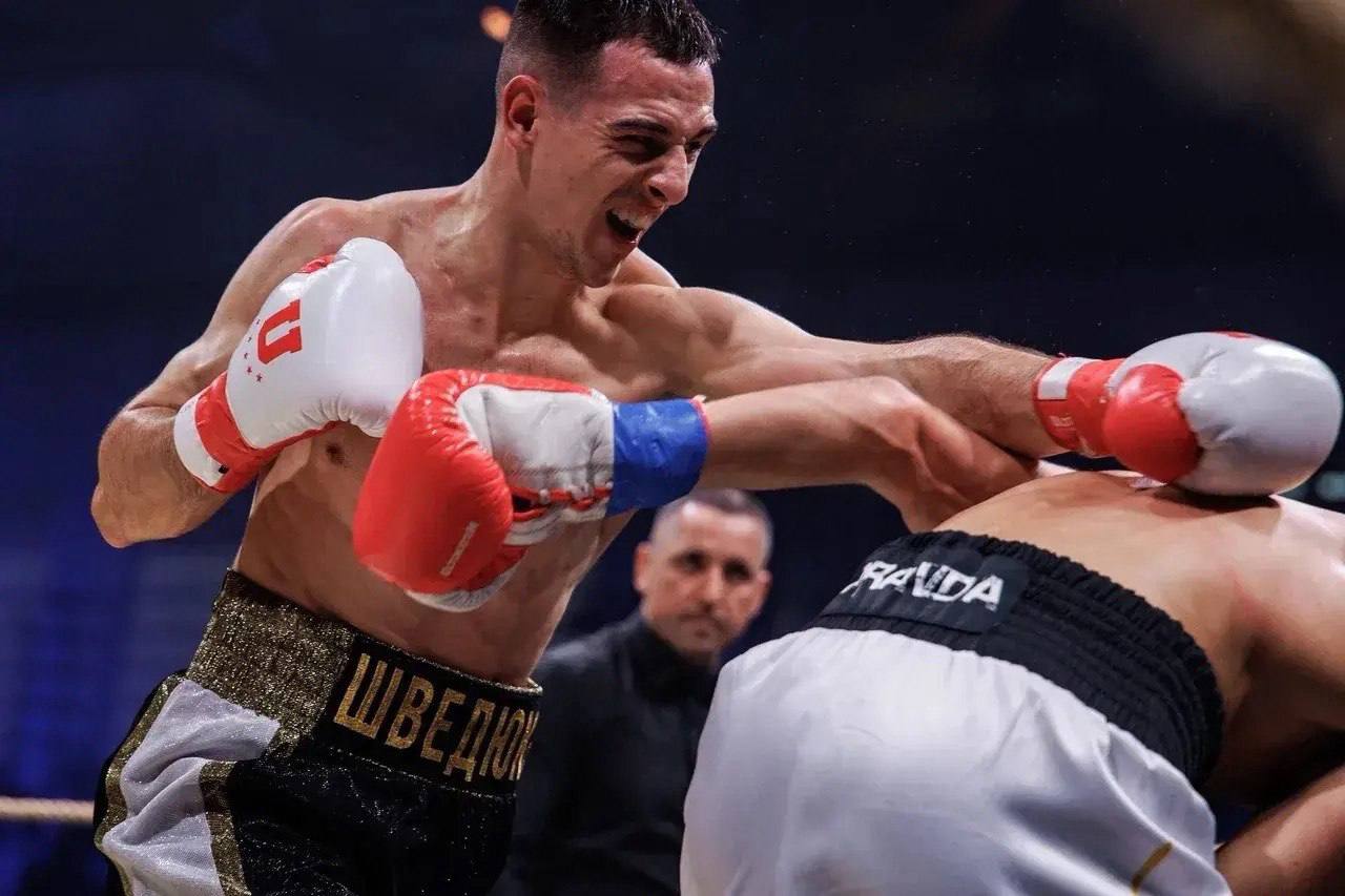 Михаил Развожаев: Севастополец Максим Шведюк одержал досрочную победу во втором профессиональном бою на турнире PRAVDA BOXING 16 Михаил Развожаев: Севастополец Максим Шведюк одержал досрочную победу во втором профессиональном бою на турнире PRAVDA BOXING 16