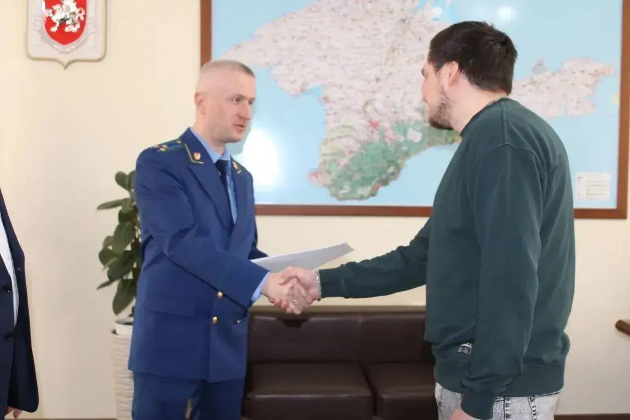 В Ленинском районе прокуратура добилась обеспечения сирот положенным жильем В Ленинском районе прокуратура добилась обеспечения сирот положенным жильем