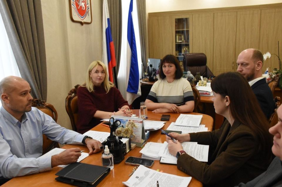 В Минимуществе Крыма состоялось аппаратное совещание при участии заместителя Председателя Совета министров Республики Крым Анны Анюхиной В Минимуществе Крыма состоялось аппаратное совещание при участии заместителя Председателя Совета министров Республики Крым Анны Анюхиной