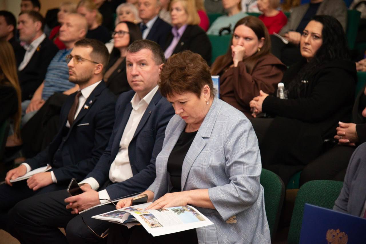 Александр Юрьев: Сегодня состоялась встреча Председателя Государственного Совета Республики Крым Владимира Андреевича Константинова с депутатами Евпаторийского городского совета, партийным активом и секретарями первичных... Александр Юрьев: Сегодня состоялась встреча Председателя Государственного Совета Республики Крым Владимира Андреевича Константинова с депутатами Евпаторийского городского совета, партийным активом и секретарями первичных...