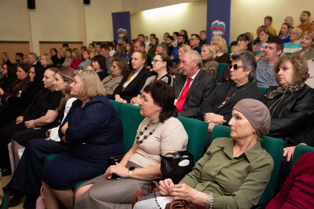 Александр Юрьев: Сегодня состоялась встреча Председателя Государственного Совета Республики Крым Владимира Андреевича Константинова с депутатами Евпаторийского городского совета, партийным активом и секретарями первичных... Александр Юрьев: Сегодня состоялась встреча Председателя Государственного Совета Республики Крым Владимира Андреевича Константинова с депутатами Евпаторийского городского совета, партийным активом и секретарями первичных...