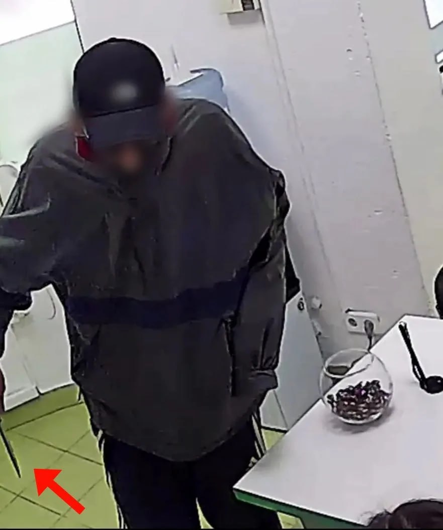 Не хватало денег на лыжи: В Ялте задержали мужчину, который похитил деньги, угрожая ножом сотруднику офиса Не хватало денег на лыжи: В Ялте задержали мужчину, который похитил деньги, угрожая ножом сотруднику офиса