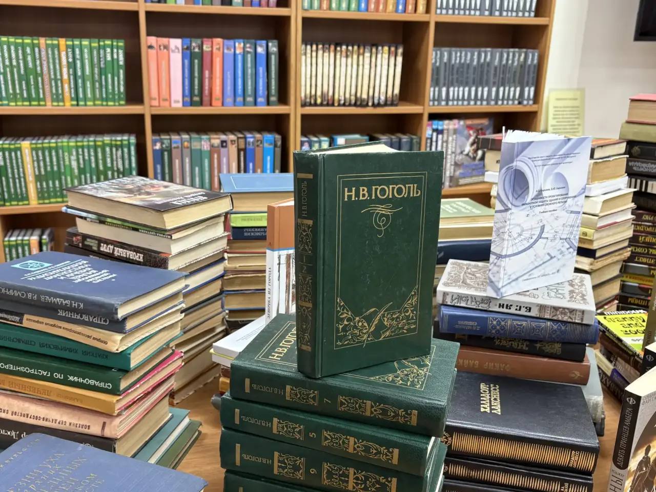 Сотрудники Минимущества Крыма приняли участие в акции «Фонд Знаний» Сотрудники Минимущества Крыма приняли участие в акции «Фонд Знаний»