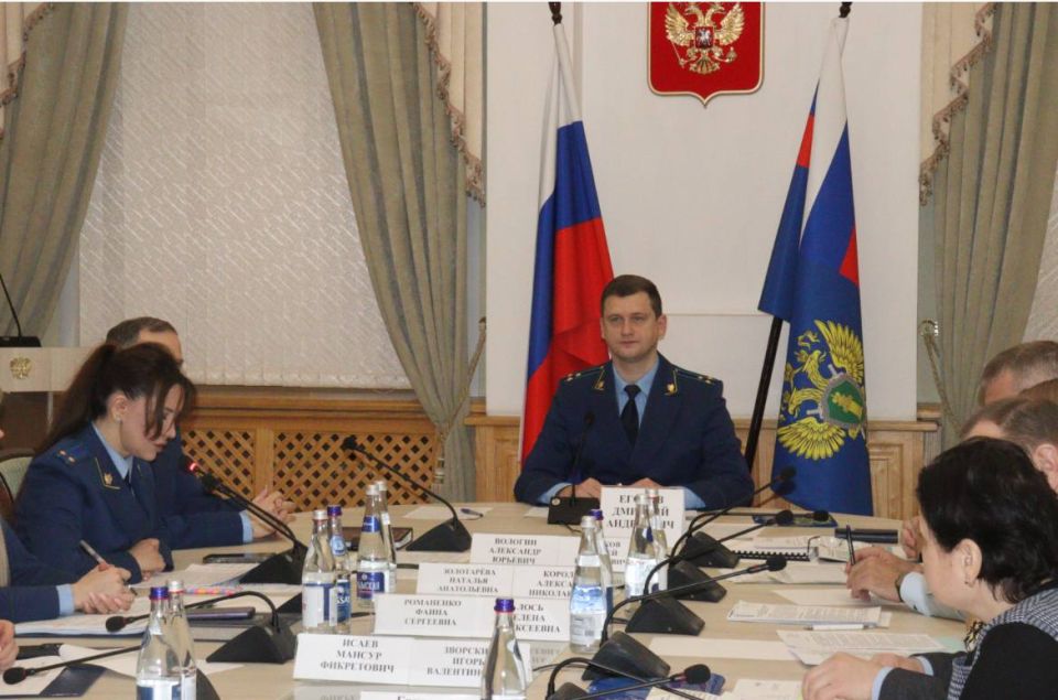 Состоялось очередное заседание межведомственной рабочей группы по вопросам защиты трудовых прав граждан под председательством первого заместителя прокурора республики Дмитрия Егорова