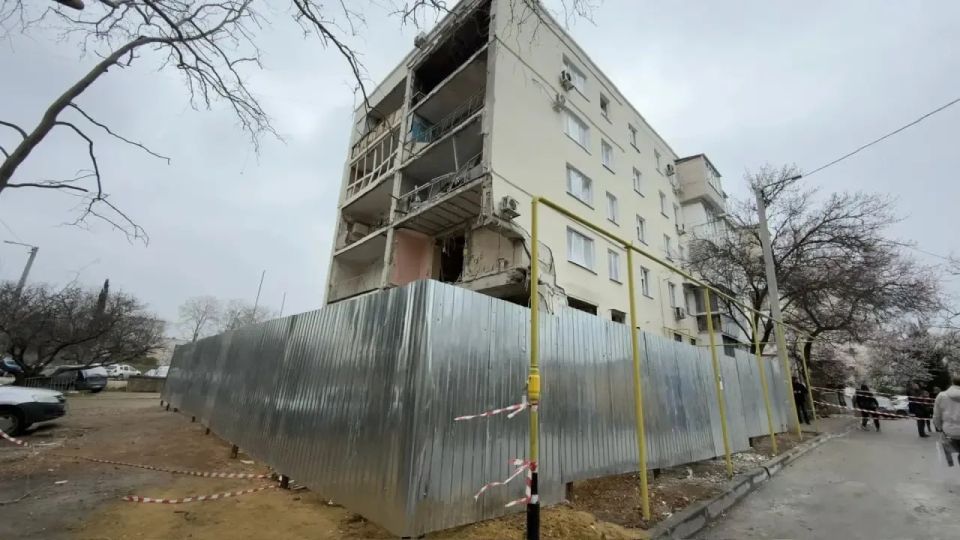 В Севастополе восстанавливают пострадавшие от взрыва дома на улице Павла Корчагина В Севастополе восстанавливают пострадавшие от взрыва дома на улице Павла Корчагина