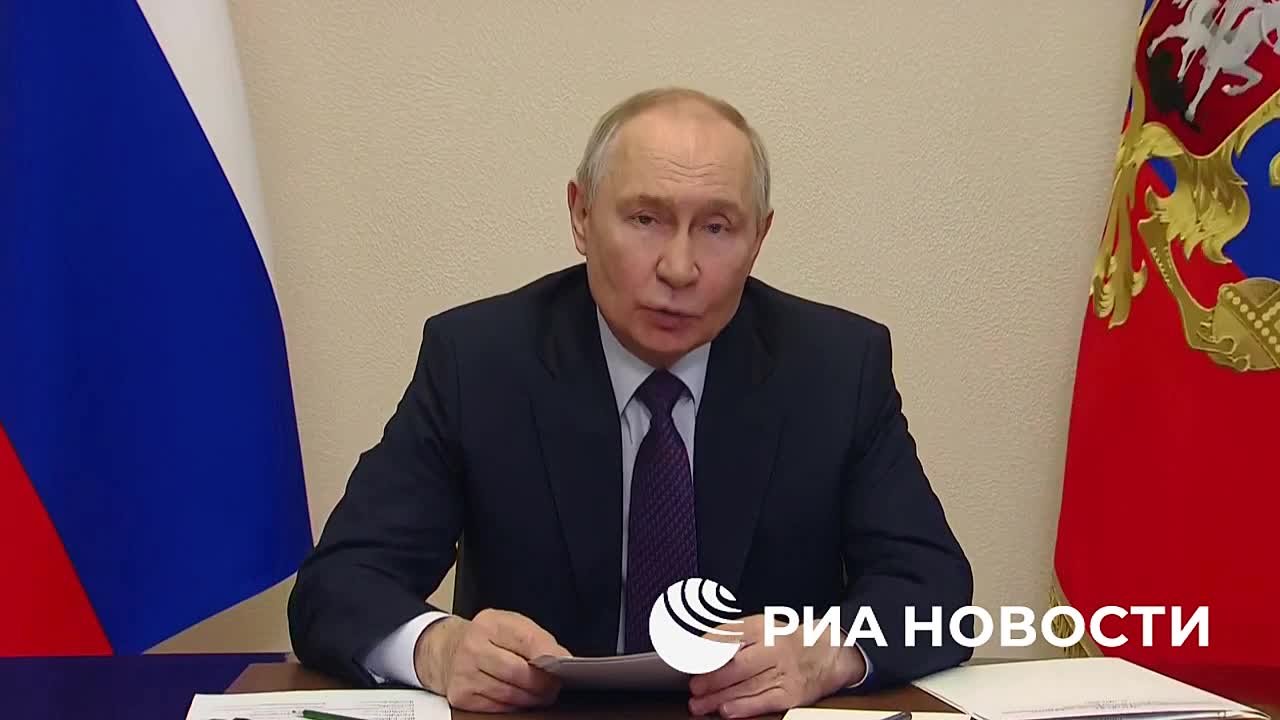 Путин дал старт движению беспилотных грузовиков на трассе "Восток"