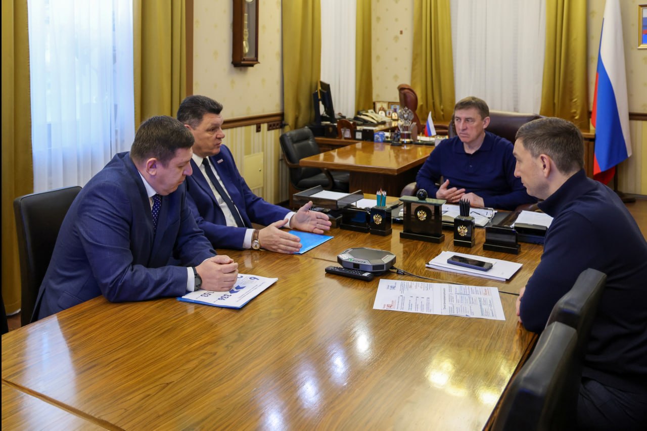 Юрий Гоцанюк: На встрече с министром транспорта Республики Крым Арсением Козловским и генеральным директором ФГУП «Крымская железная дорога» Михаилом Гончаровым обсудили готовность транспортного комплекса республики к...