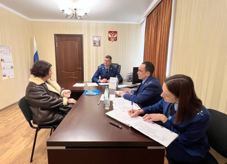 Исполняющий обязанности прокурора Крыма Дмитрий Егоров провел прием жителей Армянска Исполняющий обязанности прокурора Крыма Дмитрий Егоров провел прием жителей Армянска