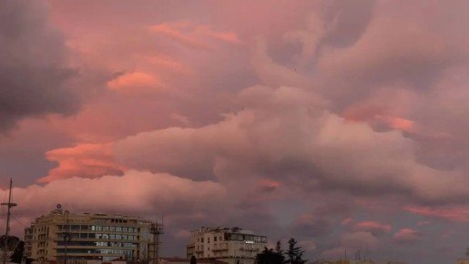 Янина Павленко: Зефир или сладкая вата?. Март прощается с нами потрясающими красками ялтинского неба