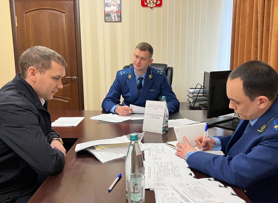 Исполняющий обязанности прокурора Крыма Дмитрий Егоров провел прием жителей Армянска Исполняющий обязанности прокурора Крыма Дмитрий Егоров провел прием жителей Армянска