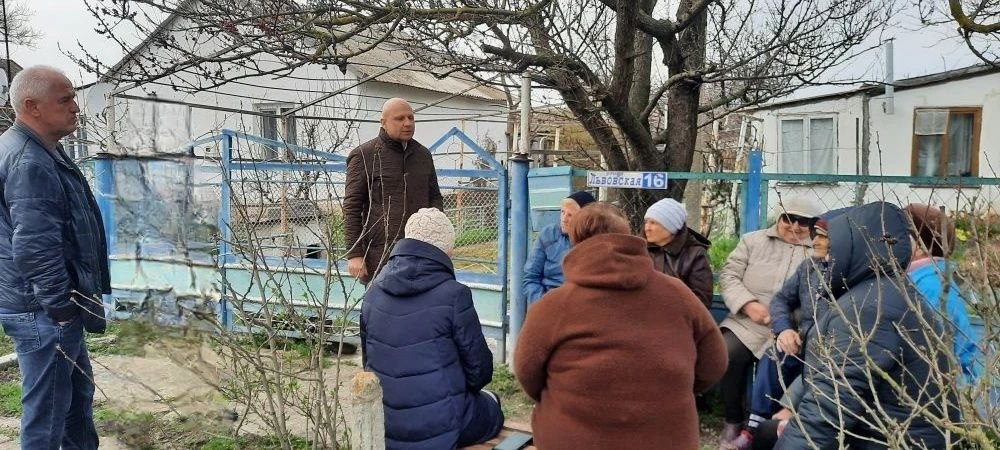 Глава администрации района обсудил с жителями ремонт дороги на Львовской