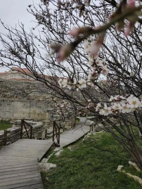 Южный циклон, который пришел на полуостров накануне, не торопится уходить