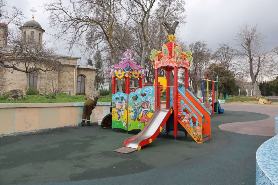 В рамках системной работы по благоустройству и содержанию общественных пространств специалисты Службы городского хозяйства продолжают обновление объектов с учетом текущих погодных условий В рамках системной работы по благоустройству и содержанию общественных пространств специалисты Службы городского хозяйства продолжают обновление объектов с учетом текущих погодных условий