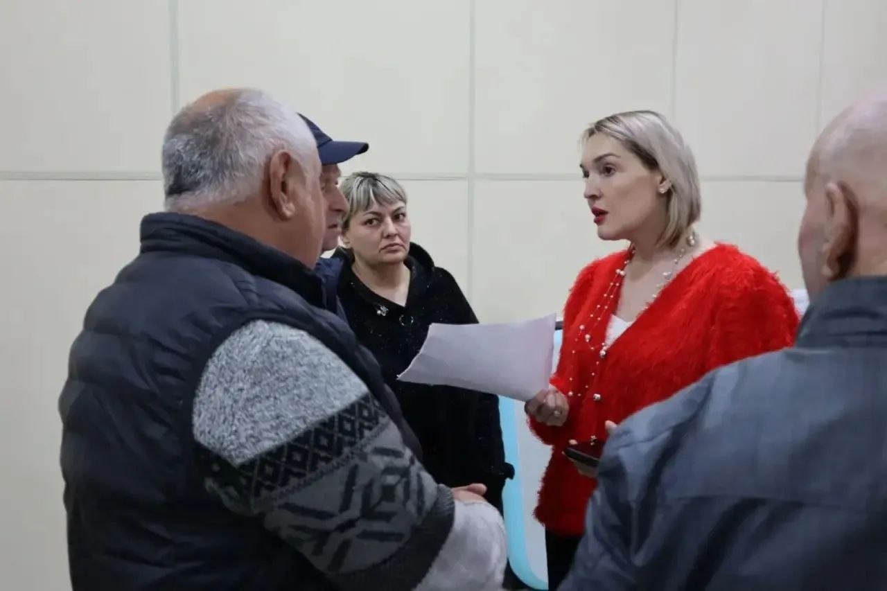 Инна Федоренко: Сегодня в селе Дмитриевка провела встречу с самыми активными собственниками квартир многоквартирных домов – старшими по домам