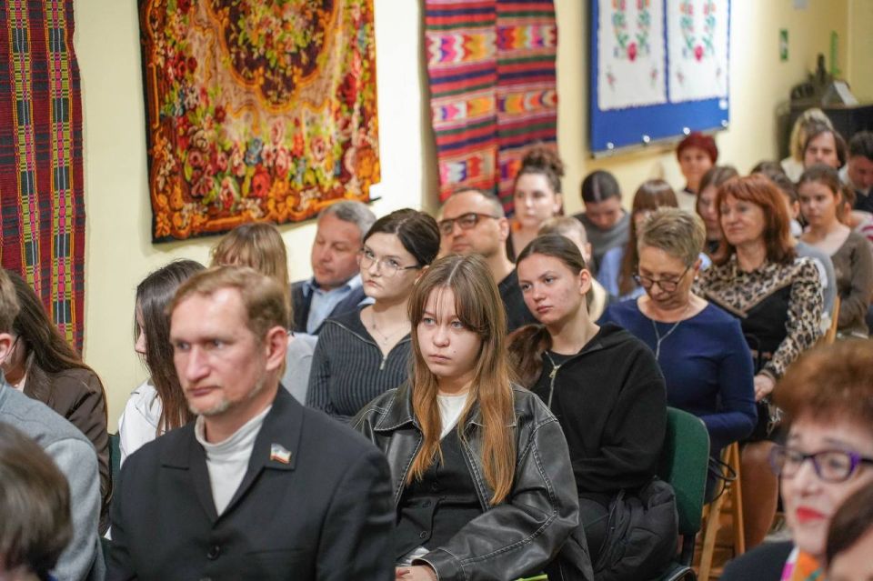 Анастасия Гридчина: В Симферополе торжественно отметили 217-ю годовщину со дня рождения великого русского писателя Николая Васильевича Гоголя Анастасия Гридчина: В Симферополе торжественно отметили 217-ю годовщину со дня рождения великого русского писателя Николая Васильевича Гоголя
