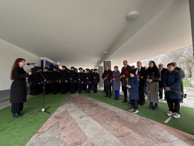 В Керчи открыли мемориальную доску в честь участника спецоперации Андрея Владимировича Сисецкого