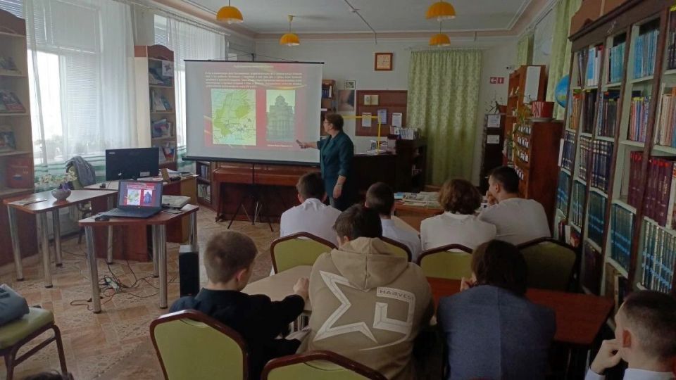Муниципальный архив города Керчи продолжает знакомить студентов с историей города Муниципальный архив города Керчи продолжает знакомить студентов с историей города